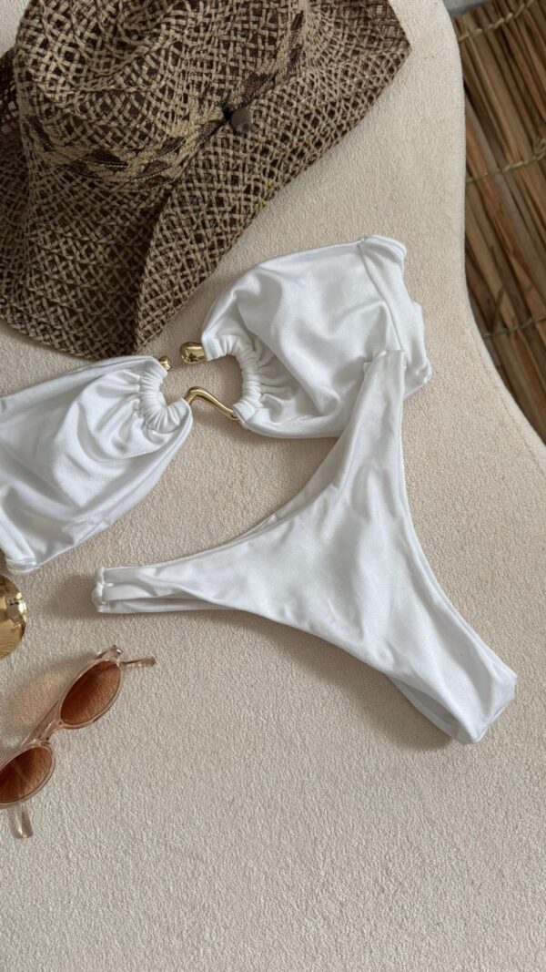 La talla se confirma por WhatsApp.
Puedes comprar directamente en la web o escribirnos y finalizamos tu pedido contigo.
Detrás de cada compra hay una persona real que te contactará antes del envío para confirmarlo todo 🤍