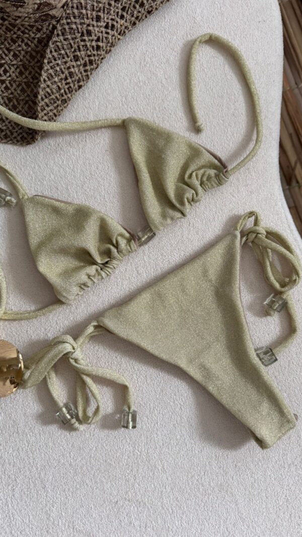 La talla se confirma por WhatsApp.
Puedes comprar directamente en la web o escribirnos y finalizamos tu pedido contigo.
Detrás de cada compra hay una persona real que te contactará antes del envío para confirmarlo todo 🤍