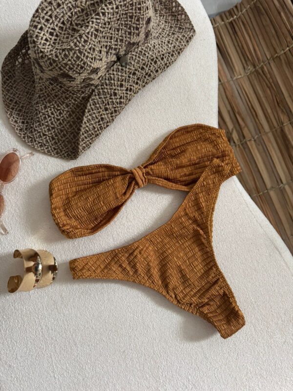 La talla se confirma por WhatsApp.
Puedes comprar directamente en la web o escribirnos y finalizamos tu pedido contigo.
Detrás de cada compra hay una persona real que te contactará antes del envío para confirmarlo todo 🤍