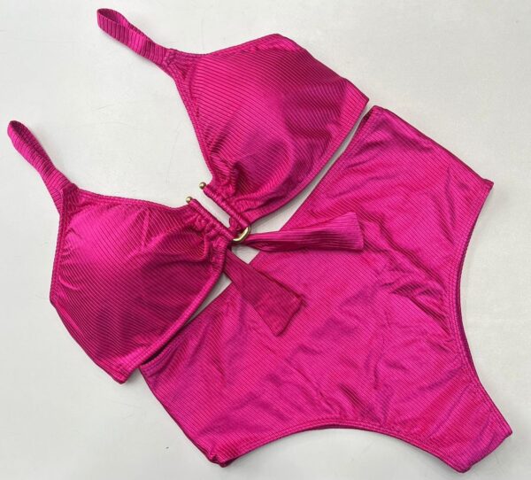 La talla se confirma por WhatsApp.
Puedes comprar directamente en la web o escribirnos y finalizamos tu pedido contigo.
Detrás de cada compra hay una persona real que te contactará antes del envío para confirmarlo todo 🤍