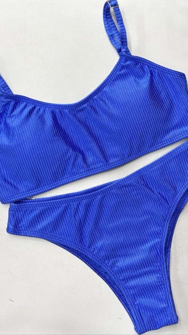 La talla se confirma por WhatsApp.
Puedes comprar directamente en la web o escribirnos y finalizamos tu pedido contigo.
Detrás de cada compra hay una persona real que te contactará antes del envío para confirmarlo todo 🤍