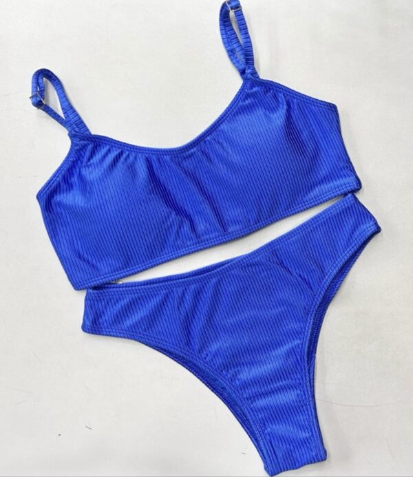 La talla se confirma por WhatsApp.
Puedes comprar directamente en la web o escribirnos y finalizamos tu pedido contigo.
Detrás de cada compra hay una persona real que te contactará antes del envío para confirmarlo todo 🤍