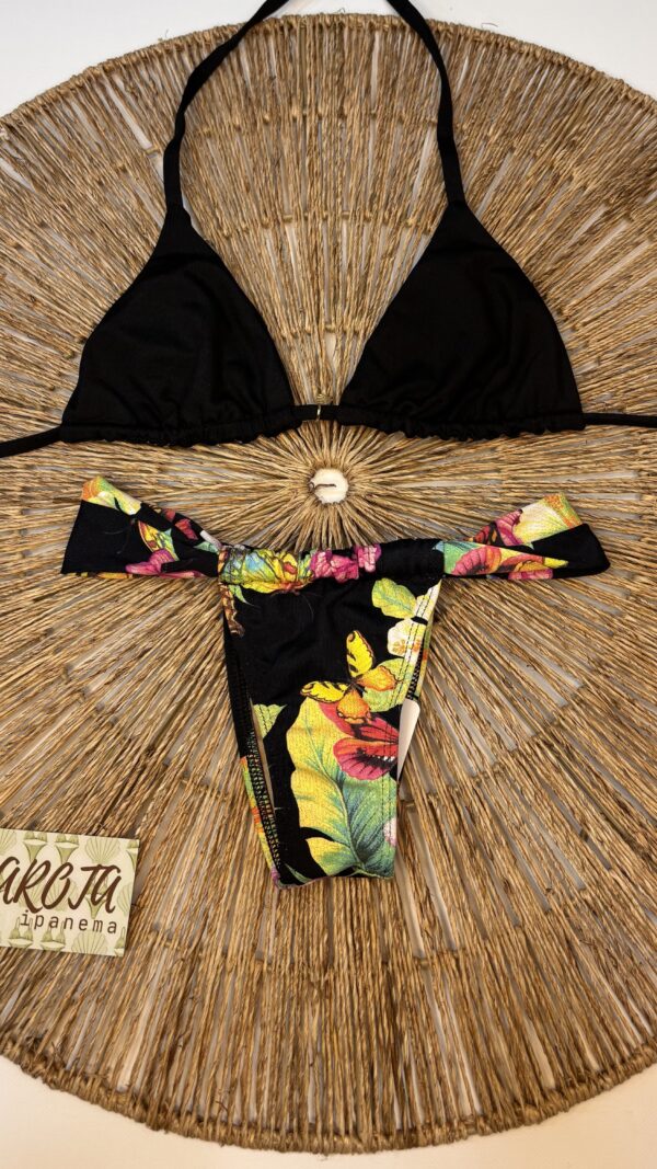 La talla se confirma por WhatsApp.
Puedes comprar directamente en la web o escribirnos y finalizamos tu pedido contigo.
Detrás de cada compra hay una persona real que te contactará antes del envío para confirmarlo todo 🤍