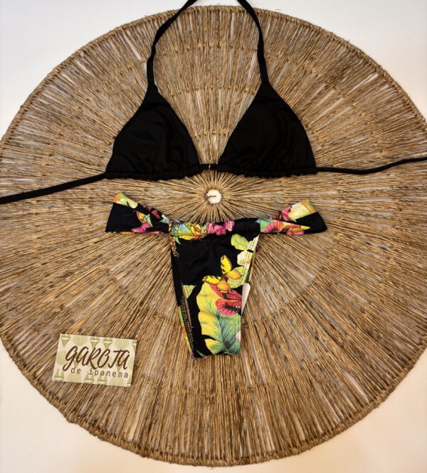 La talla se confirma por WhatsApp.
Puedes comprar directamente en la web o escribirnos y finalizamos tu pedido contigo.
Detrás de cada compra hay una persona real que te contactará antes del envío para confirmarlo todo 🤍