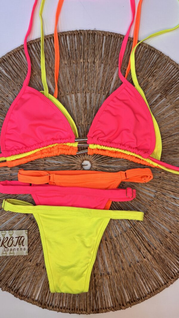 La talla se confirma por WhatsApp.
Puedes comprar directamente en la web o escribirnos y finalizamos tu pedido contigo.
Detrás de cada compra hay una persona real que te contactará antes del envío para confirmarlo todo 🤍