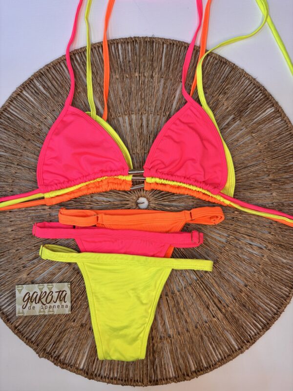 La talla se confirma por WhatsApp.
Puedes comprar directamente en la web o escribirnos y finalizamos tu pedido contigo.
Detrás de cada compra hay una persona real que te contactará antes del envío para confirmarlo todo 🤍