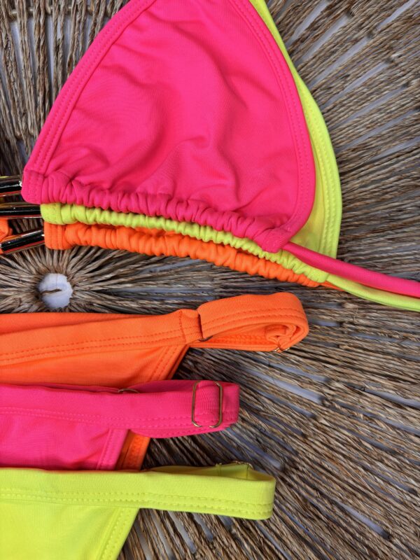 La talla se confirma por WhatsApp.
Puedes comprar directamente en la web o escribirnos y finalizamos tu pedido contigo.
Detrás de cada compra hay una persona real que te contactará antes del envío para confirmarlo todo 🤍