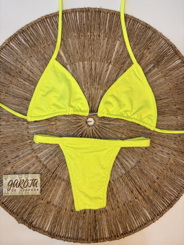 La talla se confirma por WhatsApp.
Puedes comprar directamente en la web o escribirnos y finalizamos tu pedido contigo.
Detrás de cada compra hay una persona real que te contactará antes del envío para confirmarlo todo 🤍