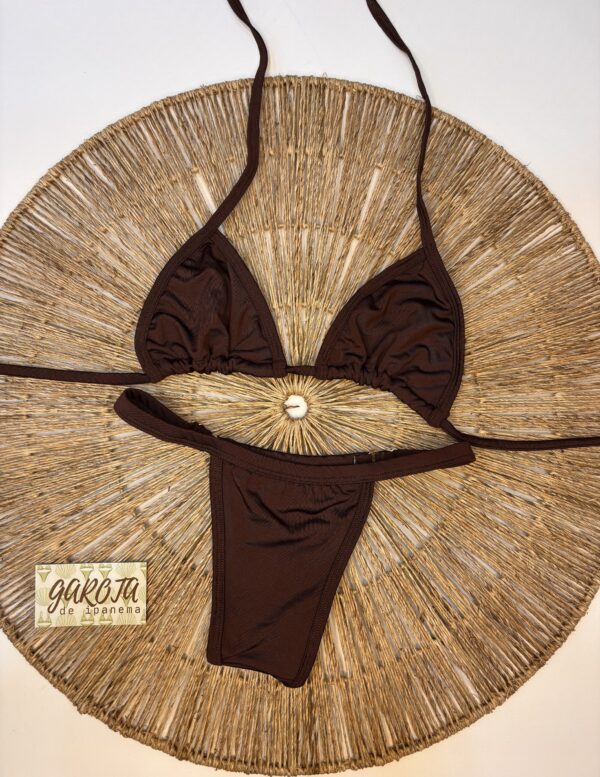 La talla se confirma por WhatsApp.
Puedes comprar directamente en la web o escribirnos y finalizamos tu pedido contigo.
Detrás de cada compra hay una persona real que te contactará antes del envío para confirmarlo todo 🤍