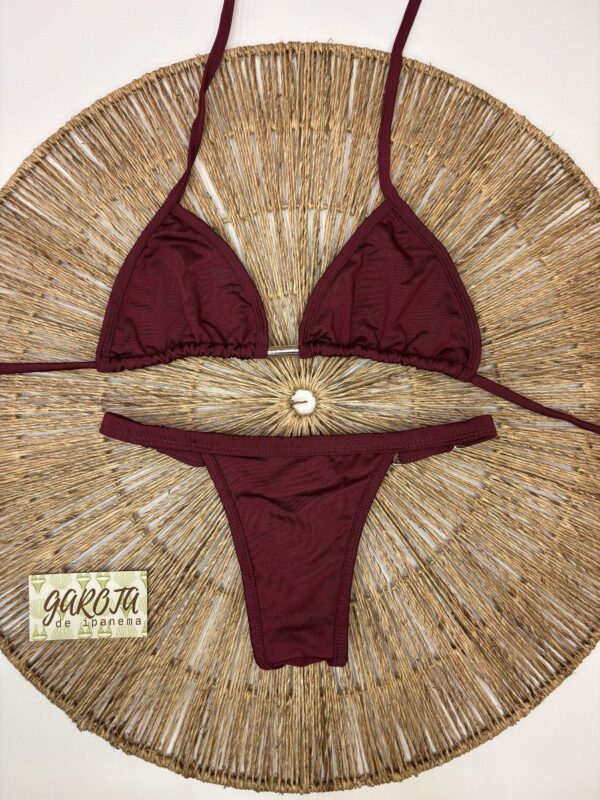 La talla se confirma por WhatsApp.
Puedes comprar directamente en la web o escribirnos y finalizamos tu pedido contigo.
Detrás de cada compra hay una persona real que te contactará antes del envío para confirmarlo todo 🤍