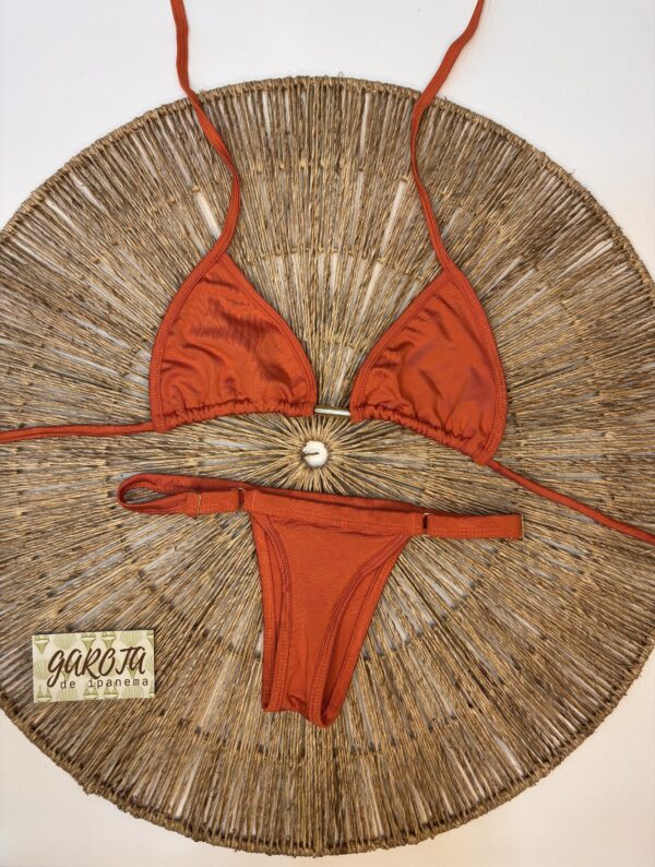 La talla se confirma por WhatsApp.
Puedes comprar directamente en la web o escribirnos y finalizamos tu pedido contigo.
Detrás de cada compra hay una persona real que te contactará antes del envío para confirmarlo todo 🤍