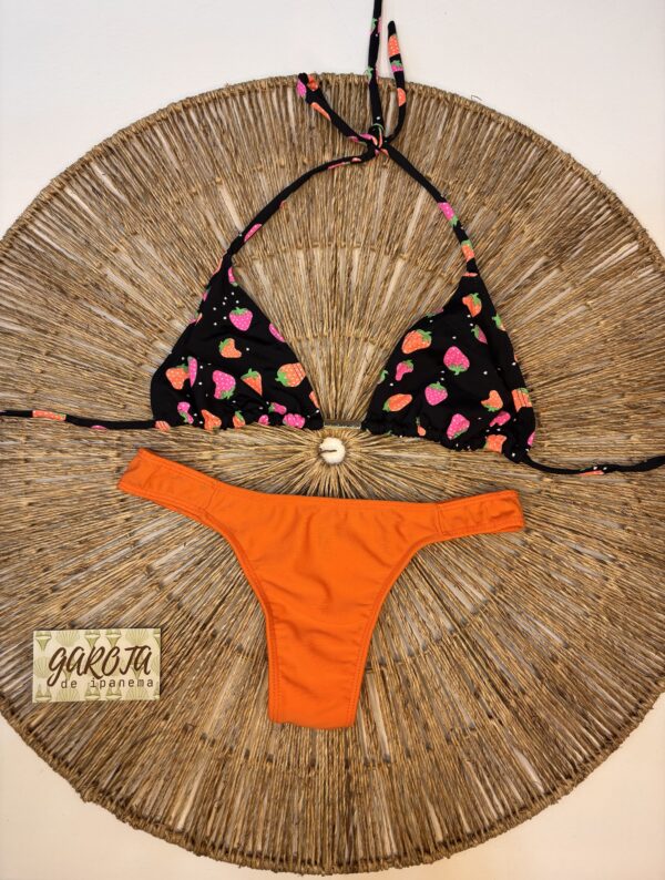 La talla se confirma por WhatsApp.
Puedes comprar directamente en la web o escribirnos y finalizamos tu pedido contigo.
Detrás de cada compra hay una persona real que te contactará antes del envío para confirmarlo todo 🤍