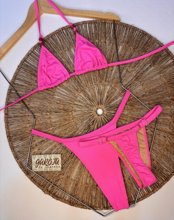 La talla se confirma por WhatsApp.
Puedes comprar directamente en la web o escribirnos y finalizamos tu pedido contigo.
Detrás de cada compra hay una persona real que te contactará antes del envío para confirmarlo todo 🤍