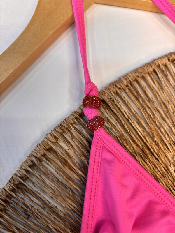 La talla se confirma por WhatsApp.
Puedes comprar directamente en la web o escribirnos y finalizamos tu pedido contigo.
Detrás de cada compra hay una persona real que te contactará antes del envío para confirmarlo todo 🤍