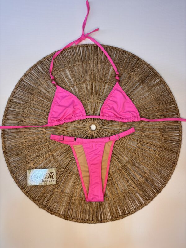 La talla se confirma por WhatsApp.
Puedes comprar directamente en la web o escribirnos y finalizamos tu pedido contigo.
Detrás de cada compra hay una persona real que te contactará antes del envío para confirmarlo todo 🤍