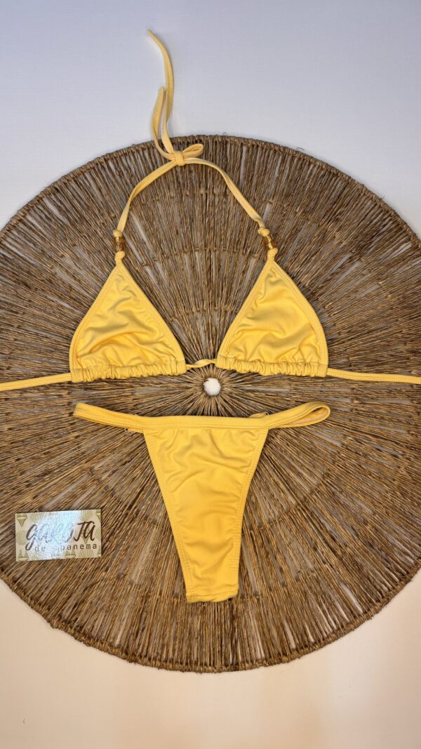 La talla se confirma por WhatsApp.
Puedes comprar directamente en la web o escribirnos y finalizamos tu pedido contigo.
Detrás de cada compra hay una persona real que te contactará antes del envío para confirmarlo todo 🤍