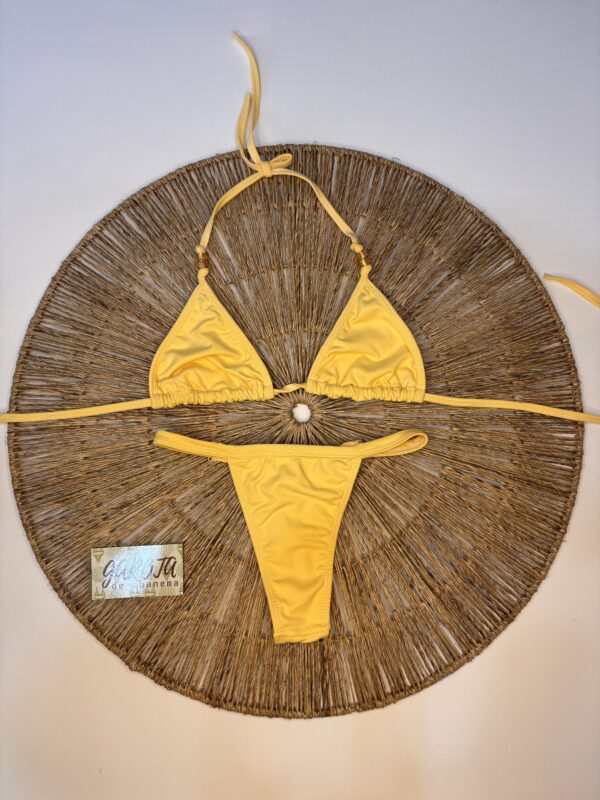 La talla se confirma por WhatsApp.
Puedes comprar directamente en la web o escribirnos y finalizamos tu pedido contigo.
Detrás de cada compra hay una persona real que te contactará antes del envío para confirmarlo todo 🤍