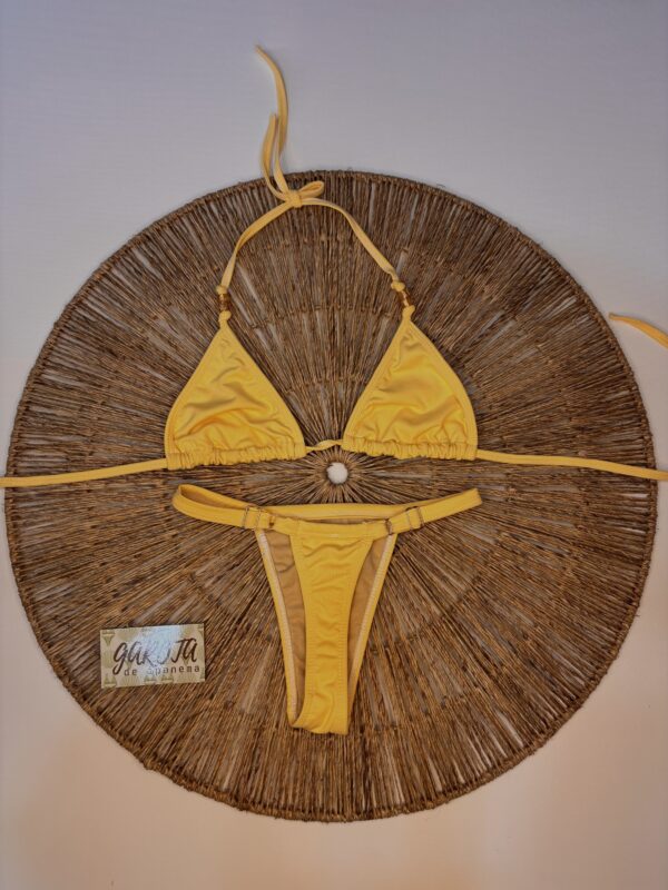 La talla se confirma por WhatsApp.
Puedes comprar directamente en la web o escribirnos y finalizamos tu pedido contigo.
Detrás de cada compra hay una persona real que te contactará antes del envío para confirmarlo todo 🤍