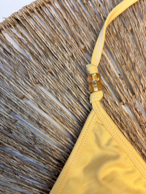 La talla se confirma por WhatsApp.
Puedes comprar directamente en la web o escribirnos y finalizamos tu pedido contigo.
Detrás de cada compra hay una persona real que te contactará antes del envío para confirmarlo todo 🤍