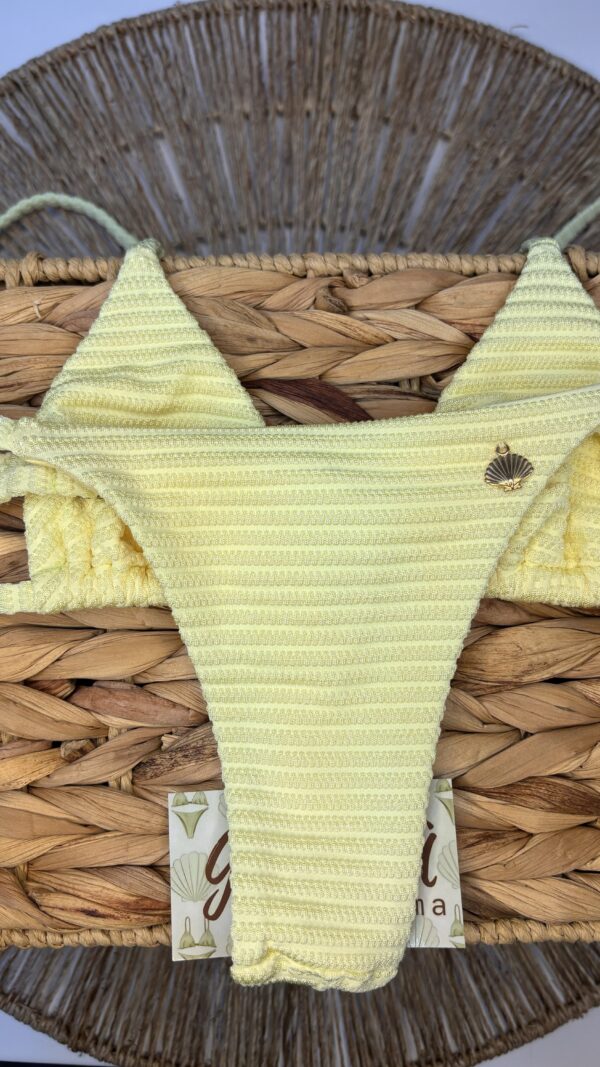 La talla se confirma por WhatsApp.
Puedes comprar directamente en la web o escribirnos y finalizamos tu pedido contigo.
Detrás de cada compra hay una persona real que te contactará antes del envío para confirmarlo todo 🤍