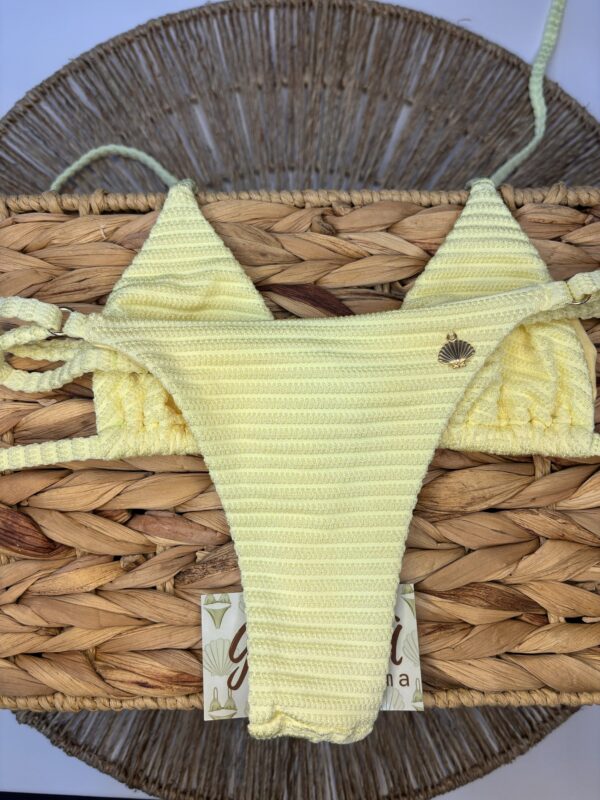 La talla se confirma por WhatsApp.
Puedes comprar directamente en la web o escribirnos y finalizamos tu pedido contigo.
Detrás de cada compra hay una persona real que te contactará antes del envío para confirmarlo todo 🤍