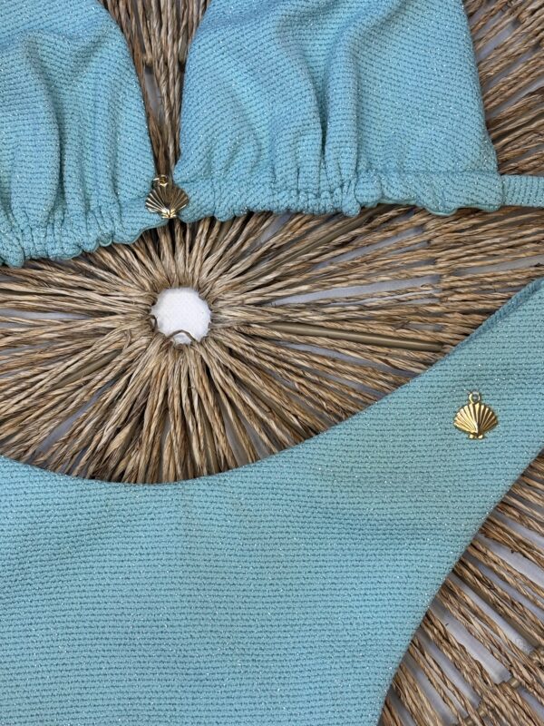 La talla se confirma por WhatsApp.
Puedes comprar directamente en la web o escribirnos y finalizamos tu pedido contigo.
Detrás de cada compra hay una persona real que te contactará antes del envío para confirmarlo todo 🤍