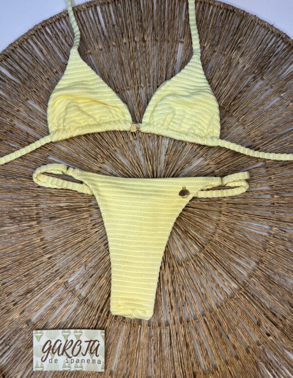 La talla se confirma por WhatsApp.
Puedes comprar directamente en la web o escribirnos y finalizamos tu pedido contigo.
Detrás de cada compra hay una persona real que te contactará antes del envío para confirmarlo todo 🤍