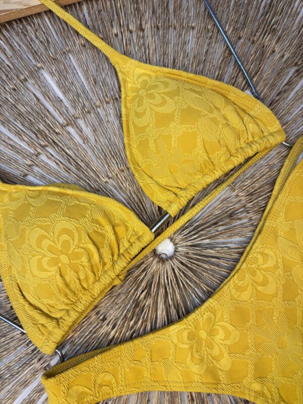 La talla se confirma por WhatsApp.
Puedes comprar directamente en la web o escribirnos y finalizamos tu pedido contigo.
Detrás de cada compra hay una persona real que te contactará antes del envío para confirmarlo todo 🤍