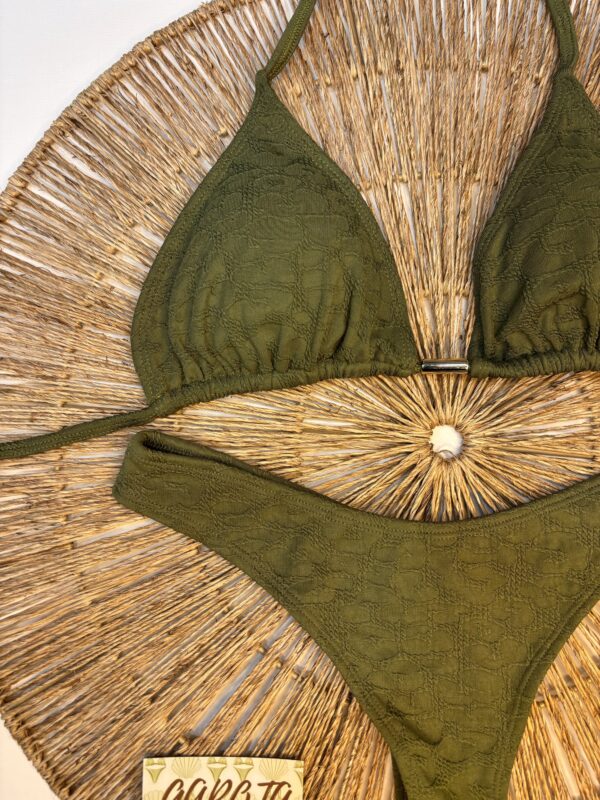 La talla se confirma por WhatsApp.
Puedes comprar directamente en la web o escribirnos y finalizamos tu pedido contigo.
Detrás de cada compra hay una persona real que te contactará antes del envío para confirmarlo todo 🤍