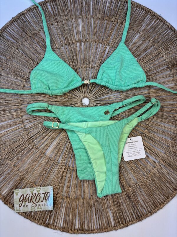 La talla se confirma por WhatsApp.
Puedes comprar directamente en la web o escribirnos y finalizamos tu pedido contigo.
Detrás de cada compra hay una persona real que te contactará antes del envío para confirmarlo todo 🤍