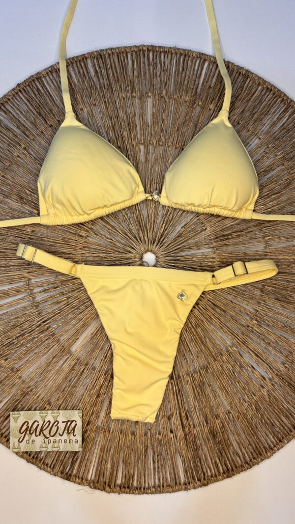 La talla se confirma por WhatsApp.
Puedes comprar directamente en la web o escribirnos y finalizamos tu pedido contigo.
Detrás de cada compra hay una persona real que te contactará antes del envío para confirmarlo todo 🤍