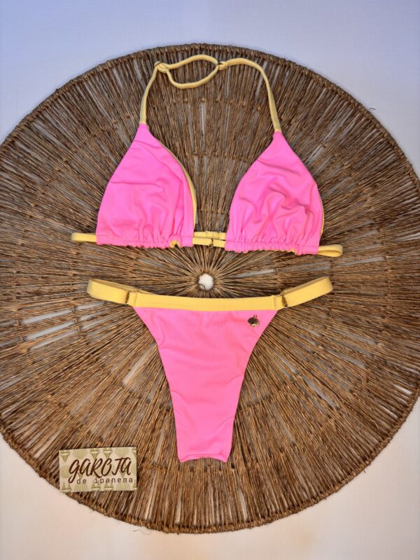 La talla se confirma por WhatsApp.
Puedes comprar directamente en la web o escribirnos y finalizamos tu pedido contigo.
Detrás de cada compra hay una persona real que te contactará antes del envío para confirmarlo todo 🤍