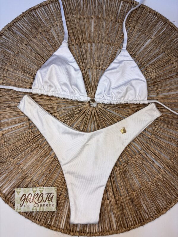 La talla se confirma por WhatsApp.
Puedes comprar directamente en la web o escribirnos y finalizamos tu pedido contigo.
Detrás de cada compra hay una persona real que te contactará antes del envío para confirmarlo todo 🤍