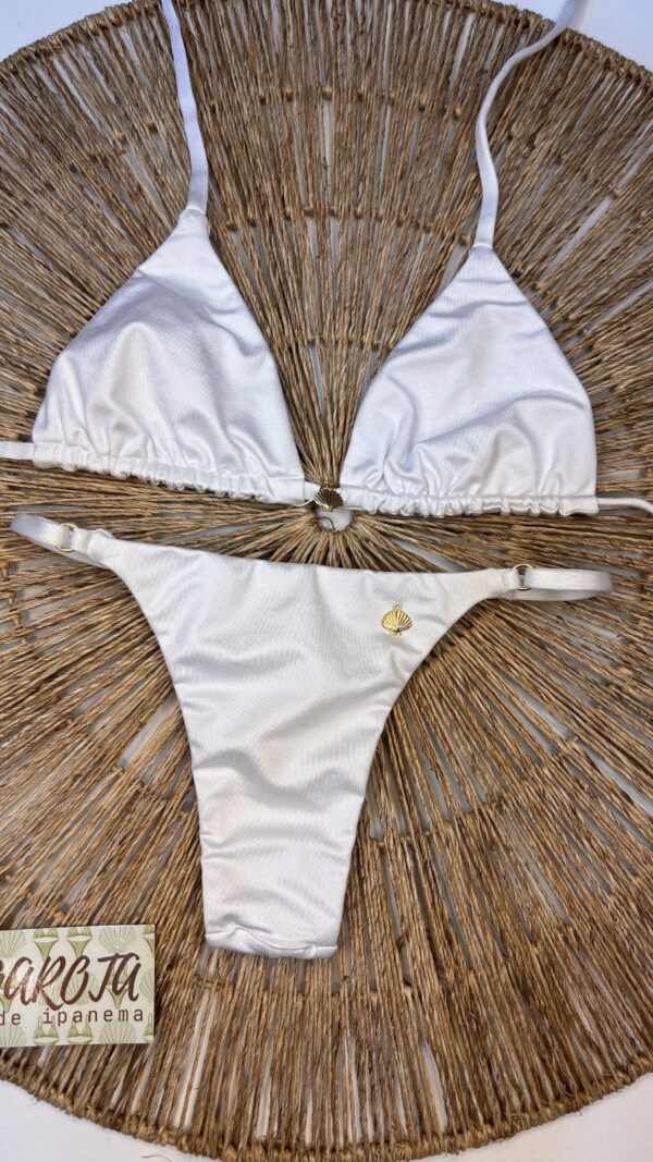 La talla se confirma por WhatsApp.
Puedes comprar directamente en la web o escribirnos y finalizamos tu pedido contigo.
Detrás de cada compra hay una persona real que te contactará antes del envío para confirmarlo todo 🤍