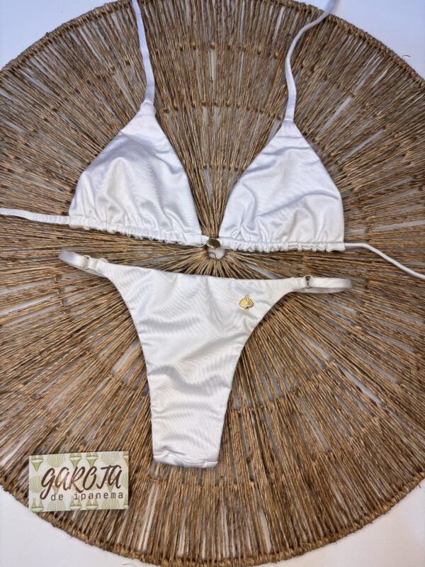 La talla se confirma por WhatsApp.
Puedes comprar directamente en la web o escribirnos y finalizamos tu pedido contigo.
Detrás de cada compra hay una persona real que te contactará antes del envío para confirmarlo todo 🤍