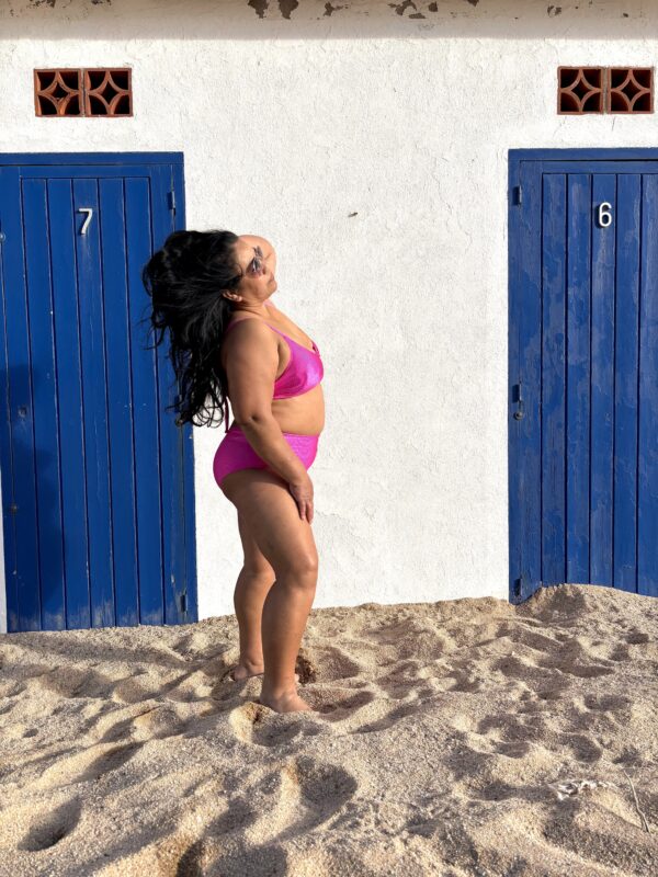 La talla se confirma por WhatsApp.
Puedes comprar directamente en la web o escribirnos y finalizamos tu pedido contigo.
Detrás de cada compra hay una persona real que te contactará antes del envío para confirmarlo todo 🤍