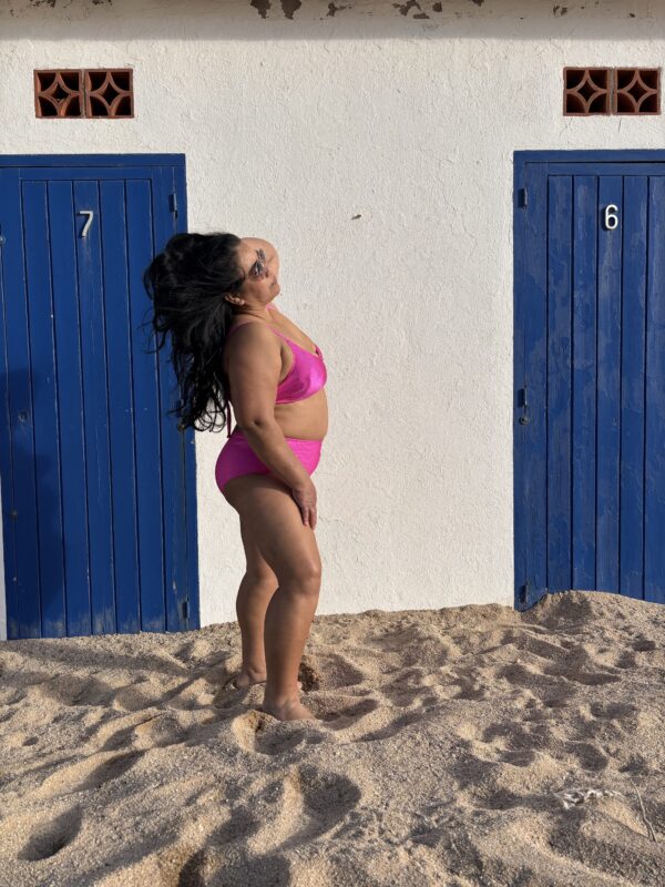 La talla se confirma por WhatsApp.
Puedes comprar directamente en la web o escribirnos y finalizamos tu pedido contigo.
Detrás de cada compra hay una persona real que te contactará antes del envío para confirmarlo todo 🤍