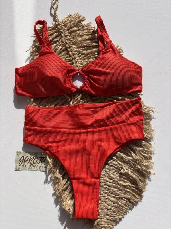 La talla se confirma por WhatsApp.
Puedes comprar directamente en la web o escribirnos y finalizamos tu pedido contigo.
Detrás de cada compra hay una persona real que te contactará antes del envío para confirmarlo todo 🤍