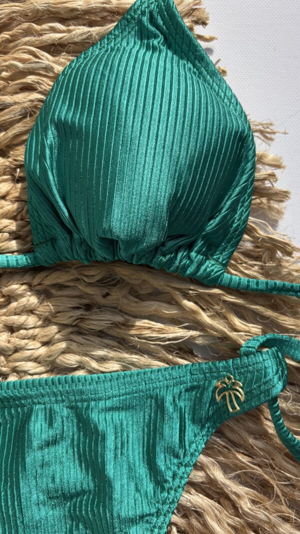 La talla se confirma por WhatsApp.
Puedes comprar directamente en la web o escribirnos y finalizamos tu pedido contigo.
Detrás de cada compra hay una persona real que te contactará antes del envío para confirmarlo todo 🤍