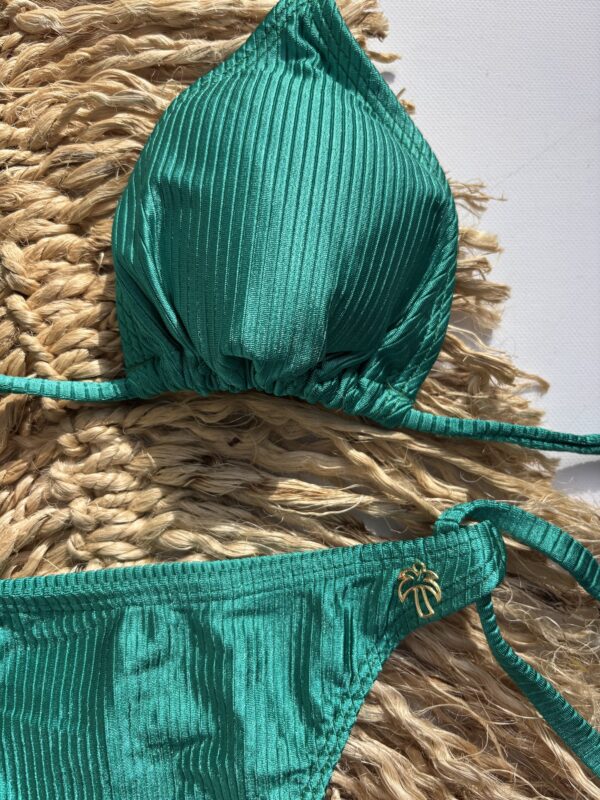 La talla se confirma por WhatsApp.
Puedes comprar directamente en la web o escribirnos y finalizamos tu pedido contigo.
Detrás de cada compra hay una persona real que te contactará antes del envío para confirmarlo todo 🤍