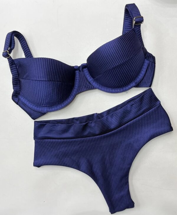 La talla se confirma por WhatsApp.
Puedes comprar directamente en la web o escribirnos y finalizamos tu pedido contigo.
Detrás de cada compra hay una persona real que te contactará antes del envío para confirmarlo todo 🤍