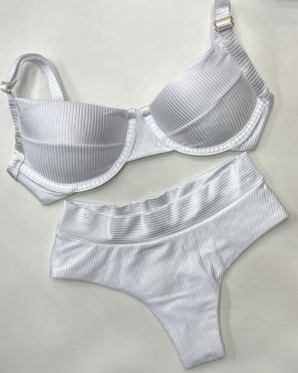 La talla se confirma por WhatsApp.
Puedes comprar directamente en la web o escribirnos y finalizamos tu pedido contigo.
Detrás de cada compra hay una persona real que te contactará antes del envío para confirmarlo todo 🤍