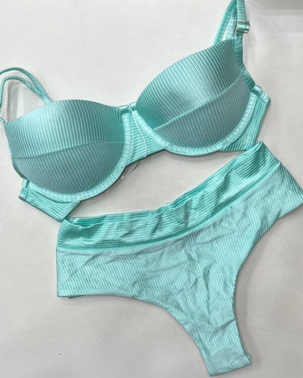 La talla se confirma por WhatsApp.
Puedes comprar directamente en la web o escribirnos y finalizamos tu pedido contigo.
Detrás de cada compra hay una persona real que te contactará antes del envío para confirmarlo todo 🤍