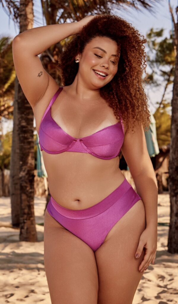 La talla se confirma por WhatsApp.
Puedes comprar directamente en la web o escribirnos y finalizamos tu pedido contigo.
Detrás de cada compra hay una persona real que te contactará antes del envío para confirmarlo todo 🤍