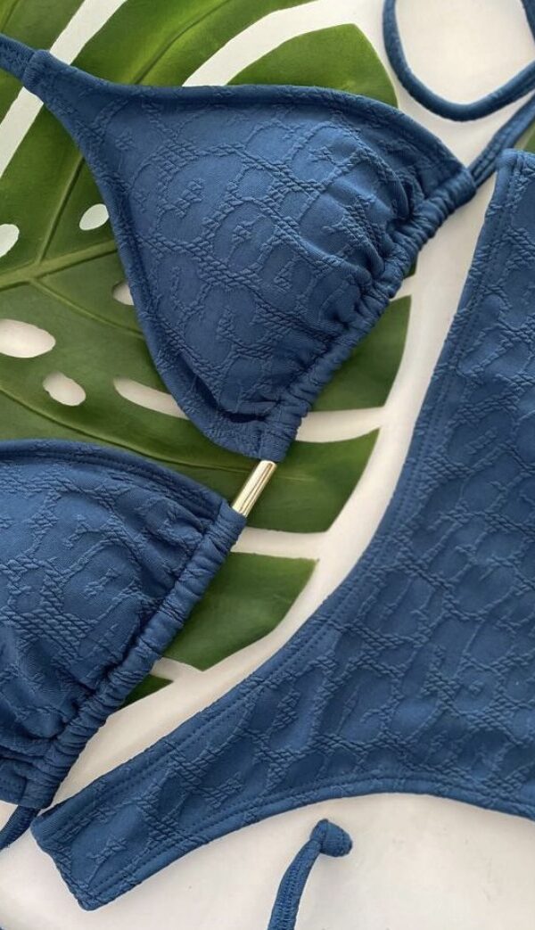 La talla se confirma por WhatsApp.
Puedes comprar directamente en la web o escribirnos y finalizamos tu pedido contigo.
Detrás de cada compra hay una persona real que te contactará antes del envío para confirmarlo todo 🤍