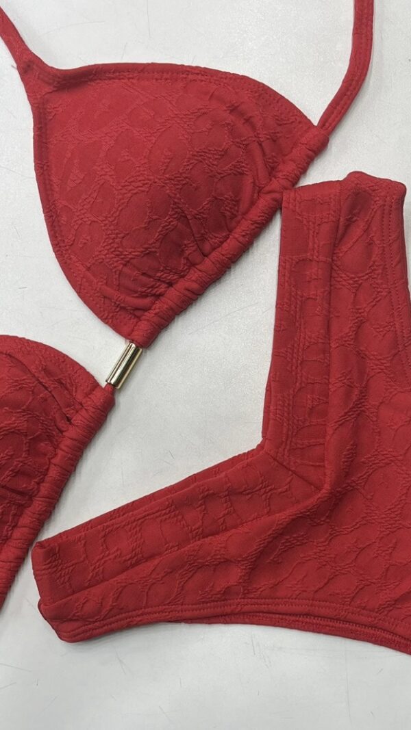 La talla se confirma por WhatsApp.
Puedes comprar directamente en la web o escribirnos y finalizamos tu pedido contigo.
Detrás de cada compra hay una persona real que te contactará antes del envío para confirmarlo todo 🤍