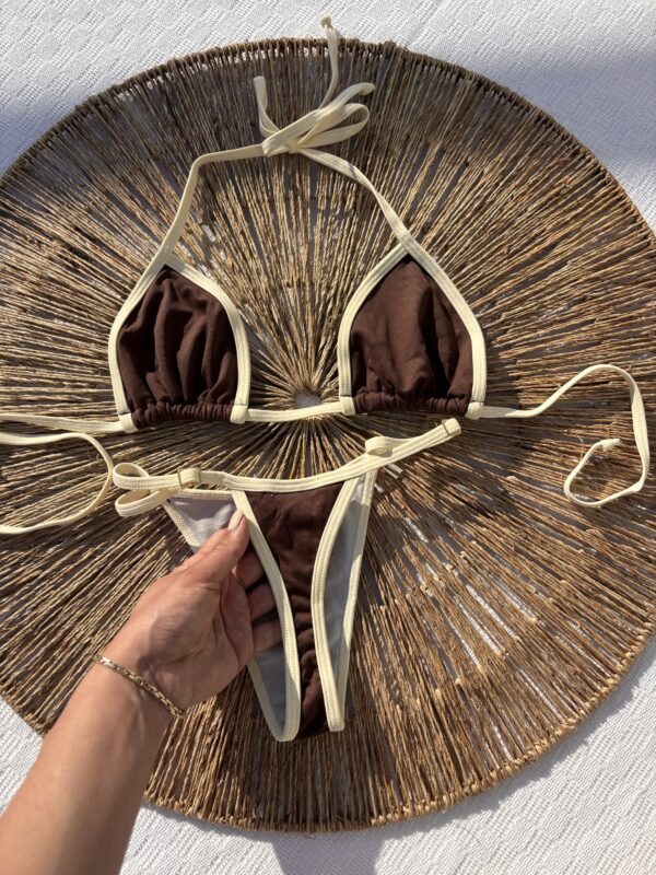 La talla se confirma por WhatsApp.
Puedes comprar directamente en la web o escribirnos y finalizamos tu pedido contigo.
Detrás de cada compra hay una persona real que te contactará antes del envío para confirmarlo todo 🤍