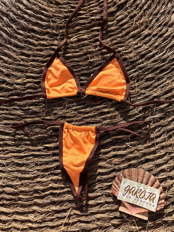 La talla se confirma por WhatsApp.
Puedes comprar directamente en la web o escribirnos y finalizamos tu pedido contigo.
Detrás de cada compra hay una persona real que te contactará antes del envío para confirmarlo todo 🤍