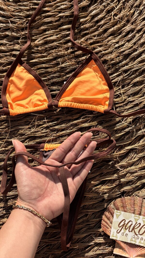 La talla se confirma por WhatsApp.
Puedes comprar directamente en la web o escribirnos y finalizamos tu pedido contigo.
Detrás de cada compra hay una persona real que te contactará antes del envío para confirmarlo todo 🤍