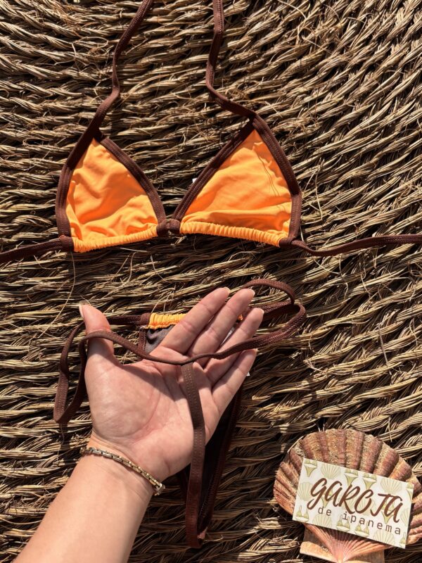 La talla se confirma por WhatsApp.
Puedes comprar directamente en la web o escribirnos y finalizamos tu pedido contigo.
Detrás de cada compra hay una persona real que te contactará antes del envío para confirmarlo todo 🤍